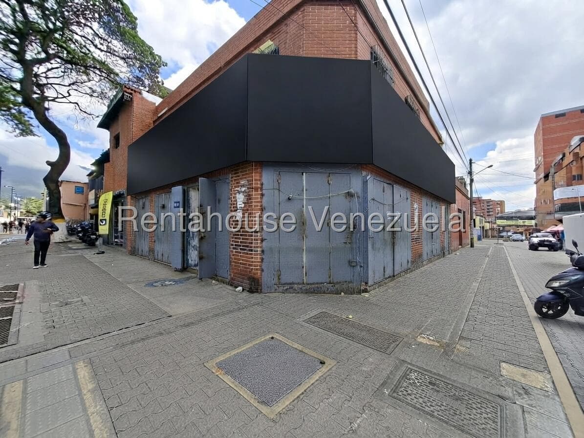 RAH ofrece en Alquiler Estratégico Local Comercial ubicado en Catia, cerca del metro Plaza Sucre JM-RC 27:5686 RIF: J-50551346-0